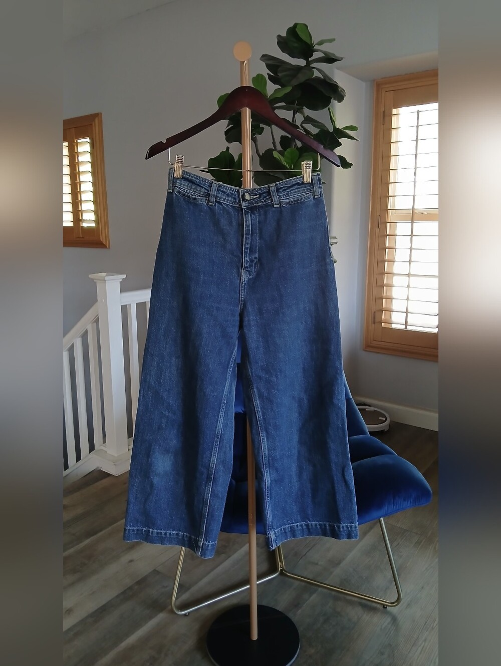 We The Free High Waist Cropped Jeans. Size 28